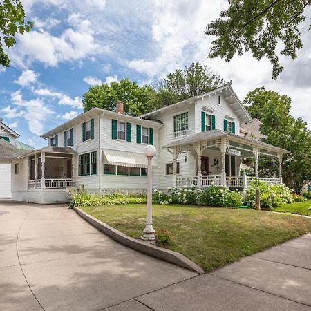 Carriage House Bed & Breakfast ウィノナ エクステリア 写真