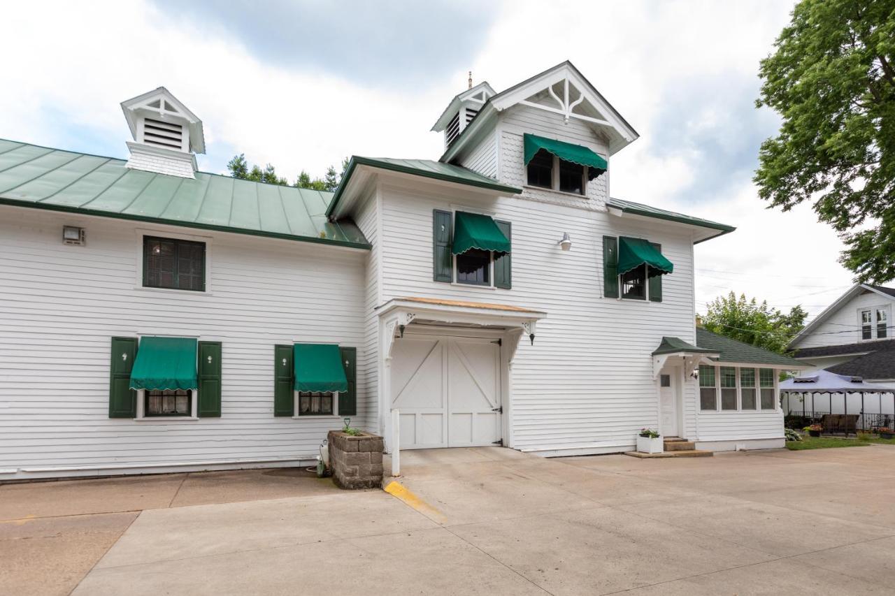 Carriage House Bed & Breakfast ウィノナ エクステリア 写真