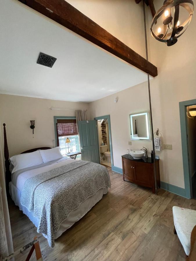 Carriage House Bed & Breakfast ウィノナ エクステリア 写真