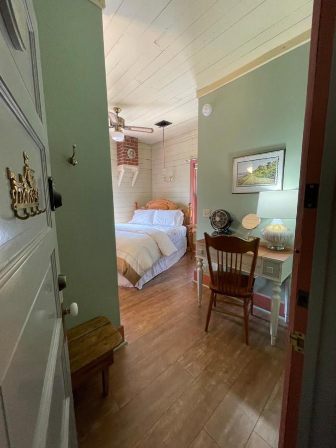 Carriage House Bed & Breakfast ウィノナ エクステリア 写真