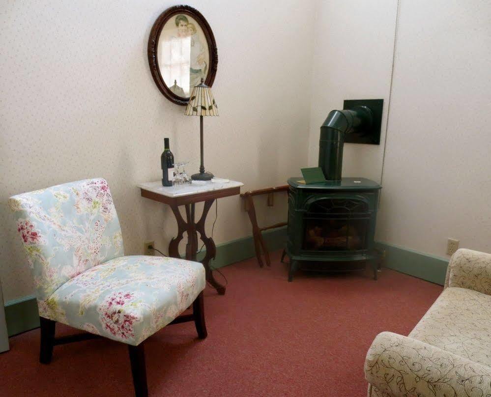 Carriage House Bed & Breakfast ウィノナ エクステリア 写真