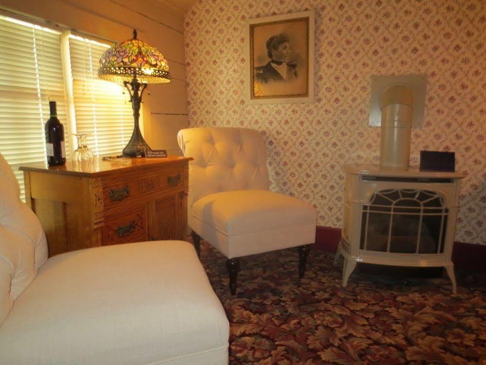 Carriage House Bed & Breakfast ウィノナ エクステリア 写真