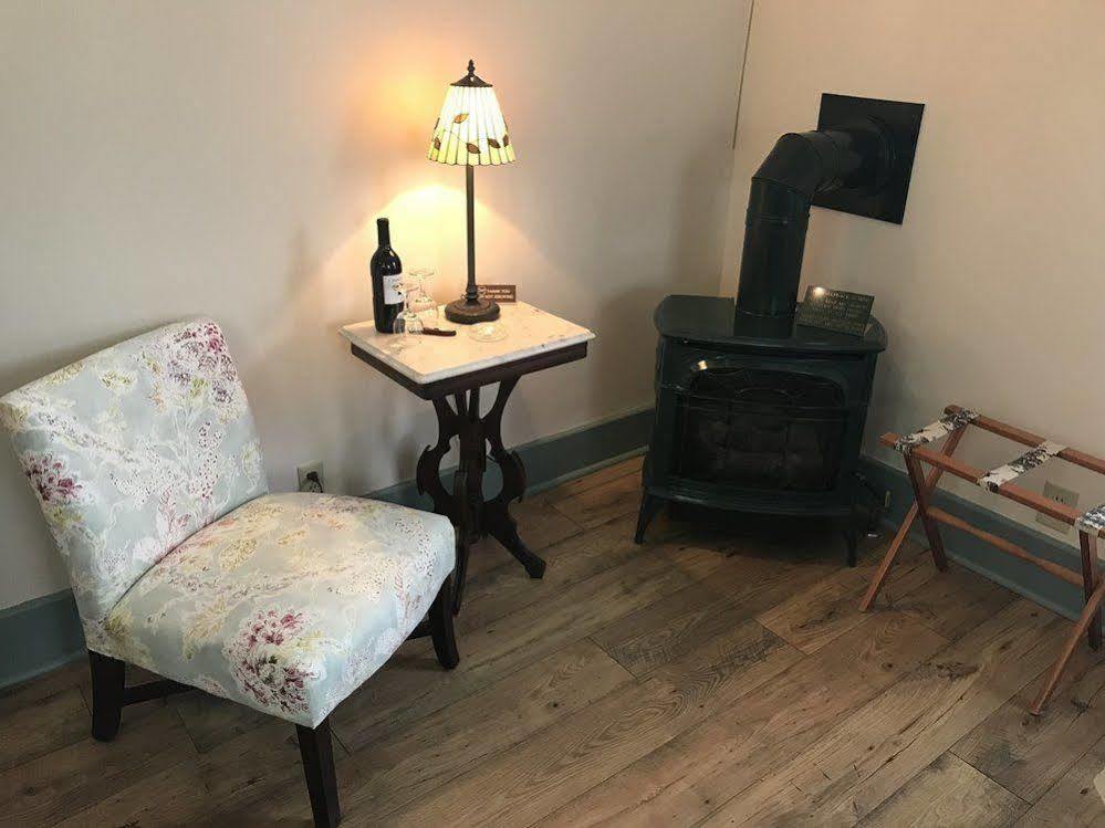 Carriage House Bed & Breakfast ウィノナ エクステリア 写真