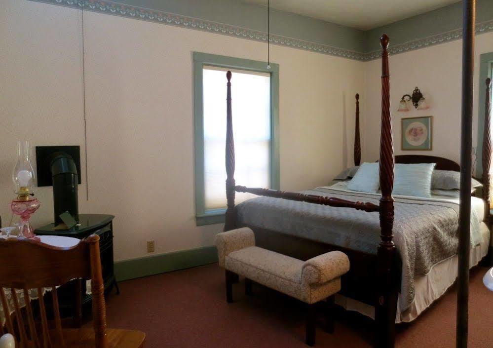 Carriage House Bed & Breakfast ウィノナ エクステリア 写真