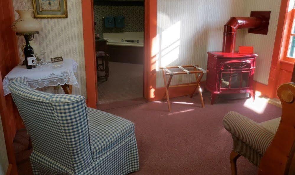 Carriage House Bed & Breakfast ウィノナ エクステリア 写真