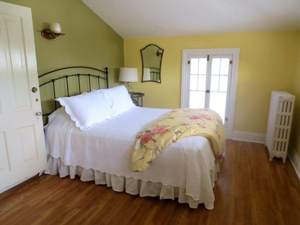 Carriage House Bed & Breakfast ウィノナ エクステリア 写真