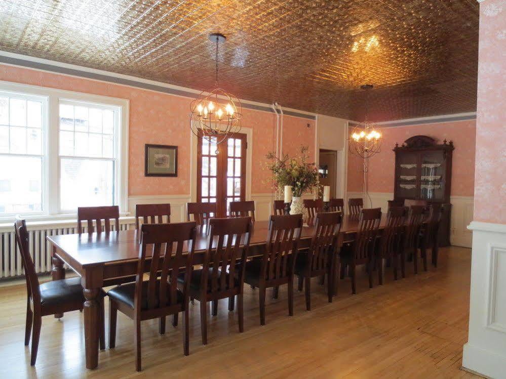 Carriage House Bed & Breakfast ウィノナ エクステリア 写真