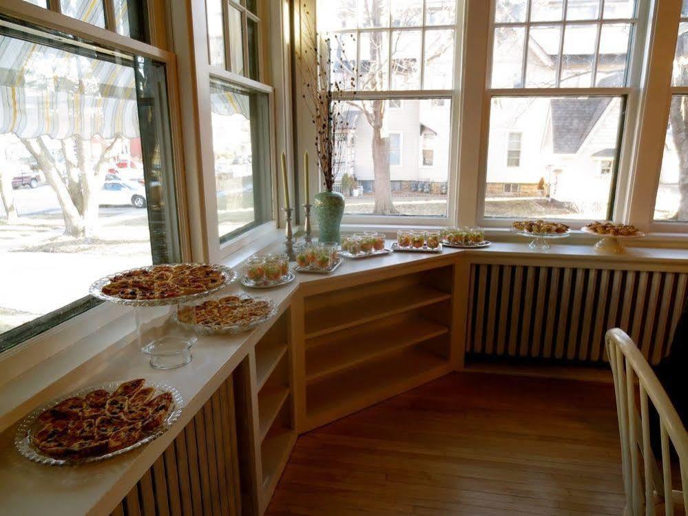 Carriage House Bed & Breakfast ウィノナ エクステリア 写真