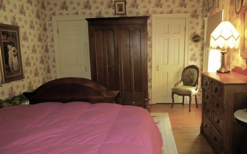 Carriage House Bed & Breakfast ウィノナ エクステリア 写真