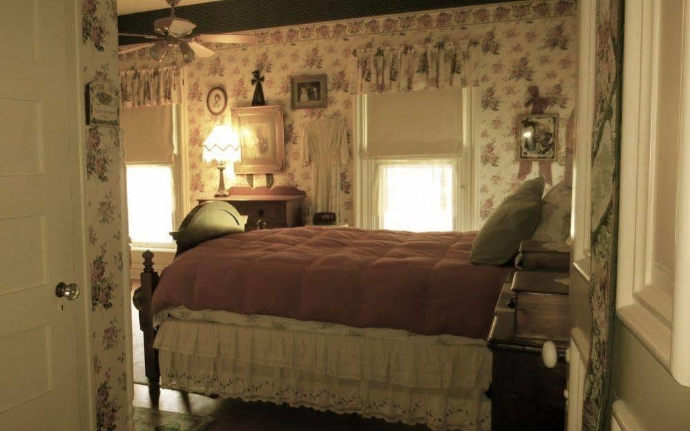 Carriage House Bed & Breakfast ウィノナ エクステリア 写真